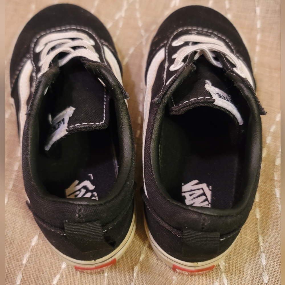 Vans - Picture 3 of 6